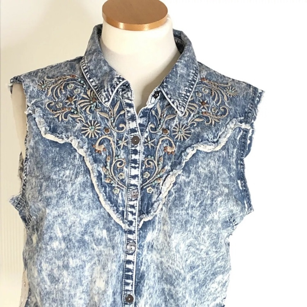 SOLD Miss Me button front sleeveless shirt - Picture 2 of 8